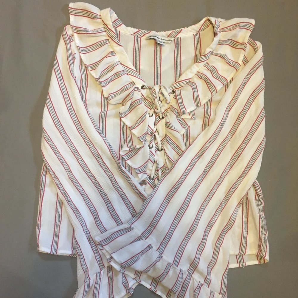 AMERICAN EAGLE Lace Up Ruffled Long Sleeve Top